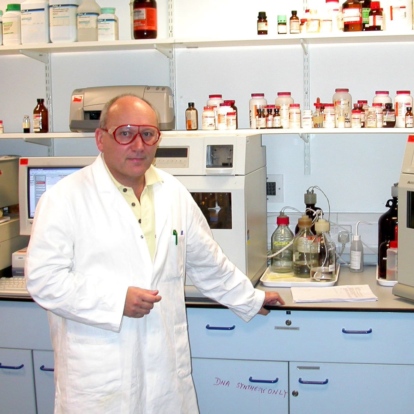 Prof. Tom Brown in ATDBio lab in Southampton in 2005